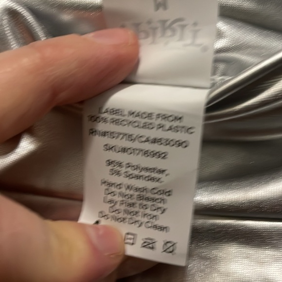 SPIRIT Costume Shiny Silver Mini Skirt Dress Flowy 100% Recycled Plastic Stretch - Picture 5 of 5